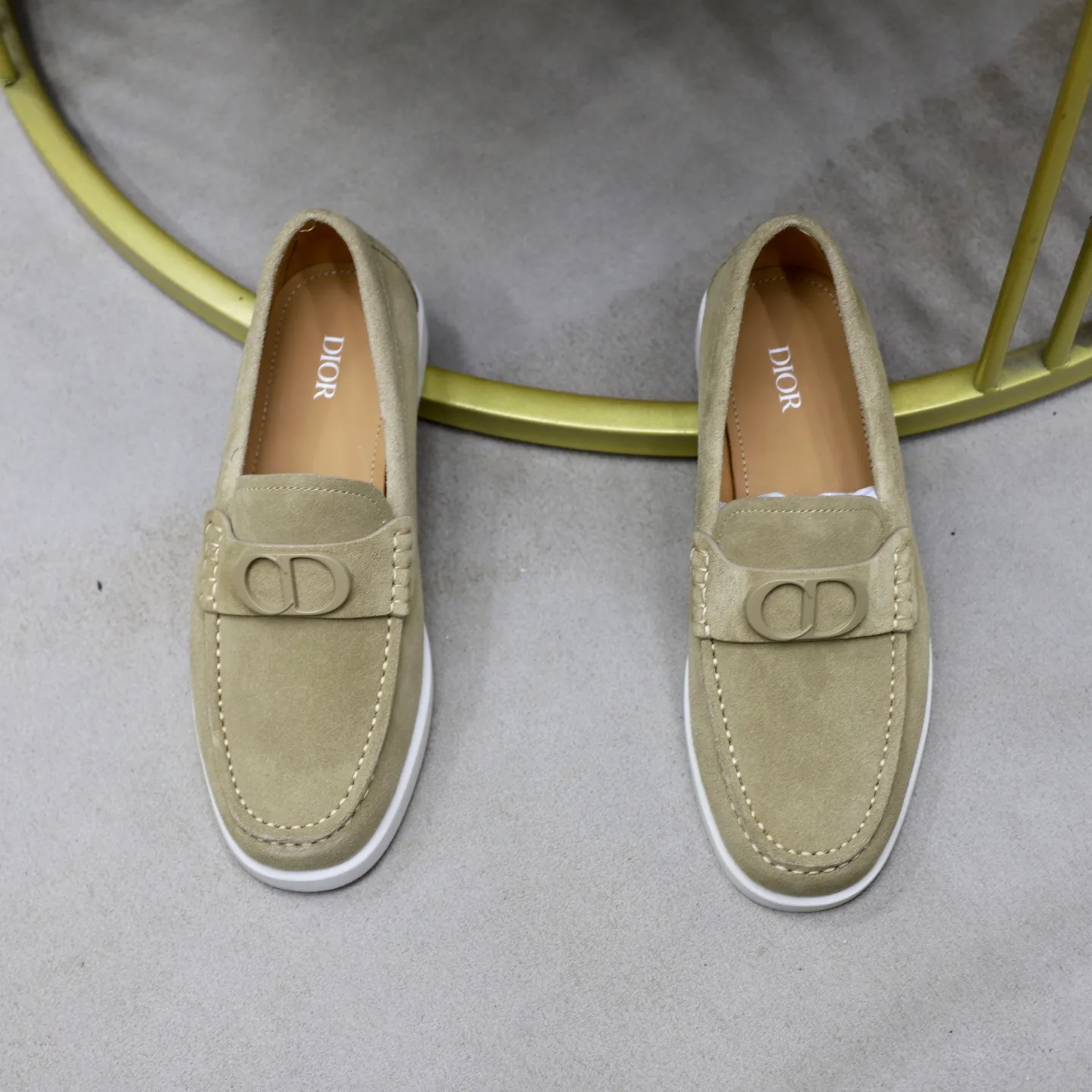 Ex-factory price: 540🙅‍♂️🙅‍♂️🙅‍♂️ Brand: Dior DIOR Standard code: Men's code 38/44 (45 can be customized) Grade: Same as the official website Material: Original cowhide stitching, cowhide lining, original TPU wear-resistant soft outsole Style categories: Leisure and sports version, footwear for driving, young fashion, European and American trends, British style Color: actual picture color